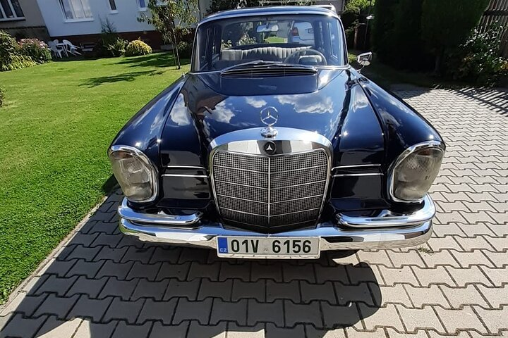 Retro Mercedes Prague Tour - Photo 1 of 7